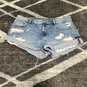 H&M‎ Low Waist Distressed Denim Shorts.